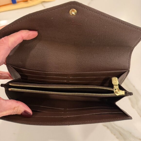 Louis Vuitton "Sarah" Wallet in Damier Ebene - Picture 5 of 14